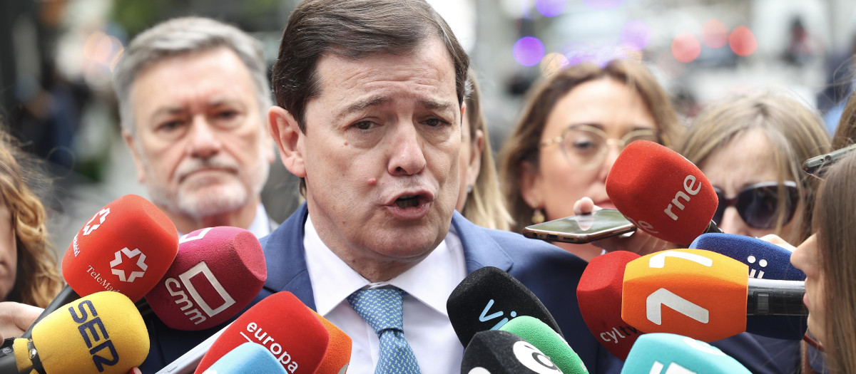 Mañueco, en Madrid, donde asiste a la Junta Directiva Nacional del PP