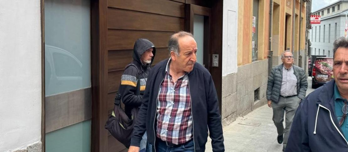 El alcalde de Vita, Antonio Martín Hernández, a la salida de los juzgados tras su declaración