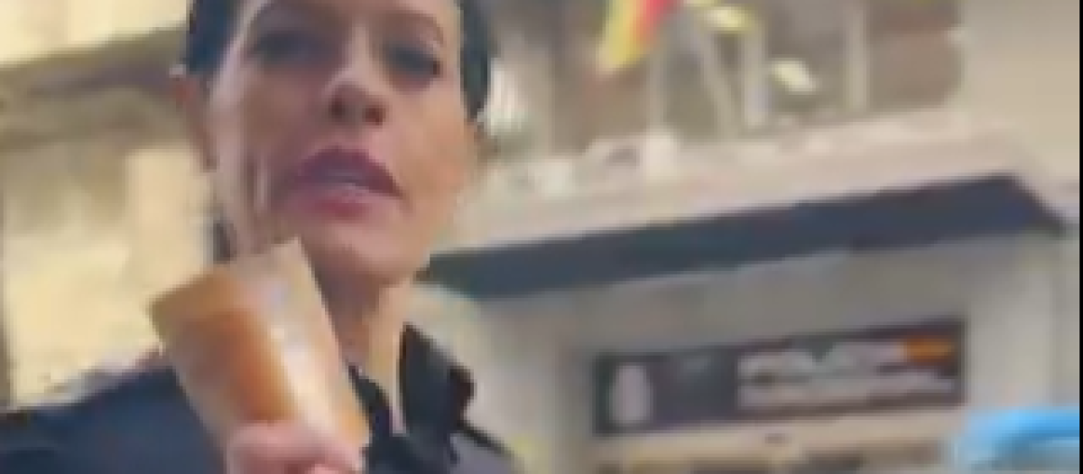 ¿Un billete de 50 euros en el parabrisas? Esta policía te explica lo que hay