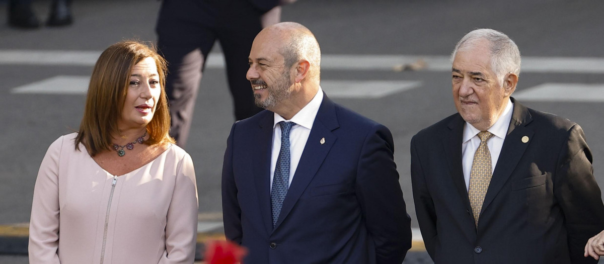 La presidenta del Congreso de los Diputados Francina Armengol, el presidente del Senado Pedro Rollán, el presidente del Tribunal Constitucional Cándido Conde-Pumpid