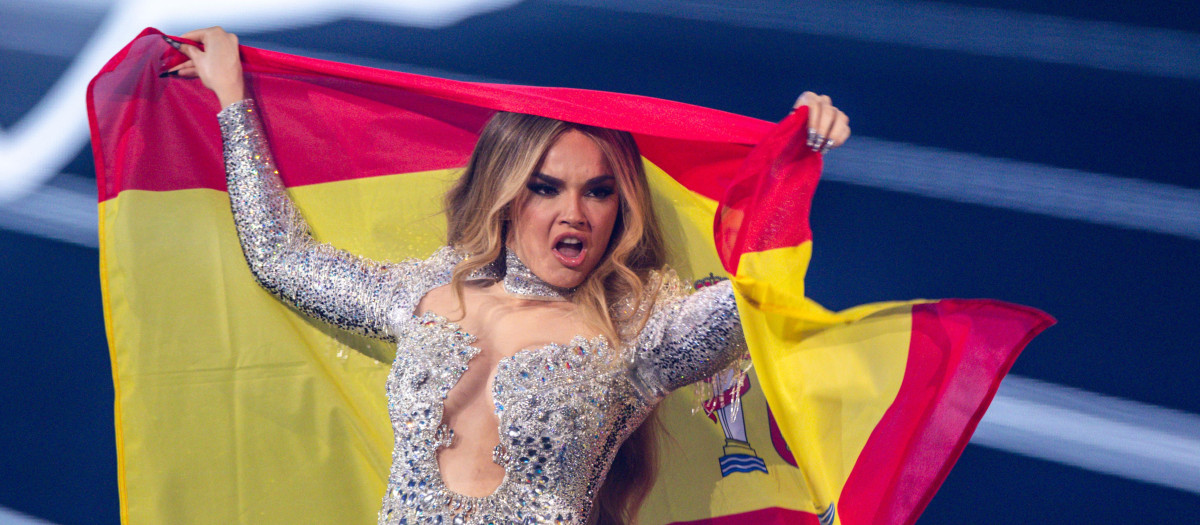 Melody durante el desfile de banderas en Eurovisión 2025