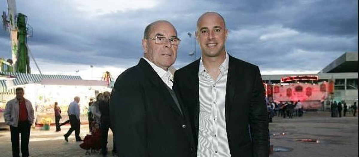 Miguel Reina, junto a su hijo Pepe, en una imagen de archivo