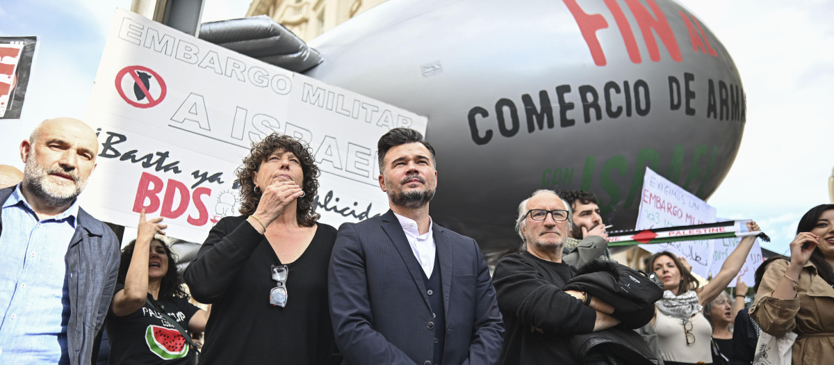 Concentración a las puertas del Congreso pidiendo el fin del comercio de armas con Israel