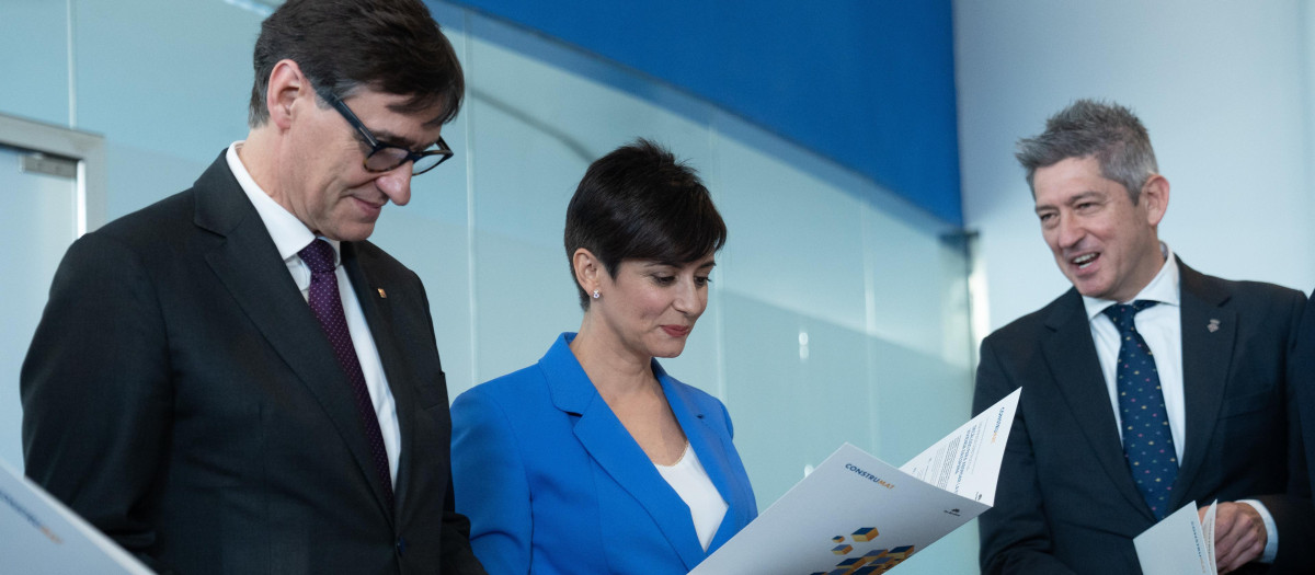 La ministra de Vivienda y Agenda Urbana, Isabel Rodríguez, y el presidente de la Generalitat, Salvador Illa