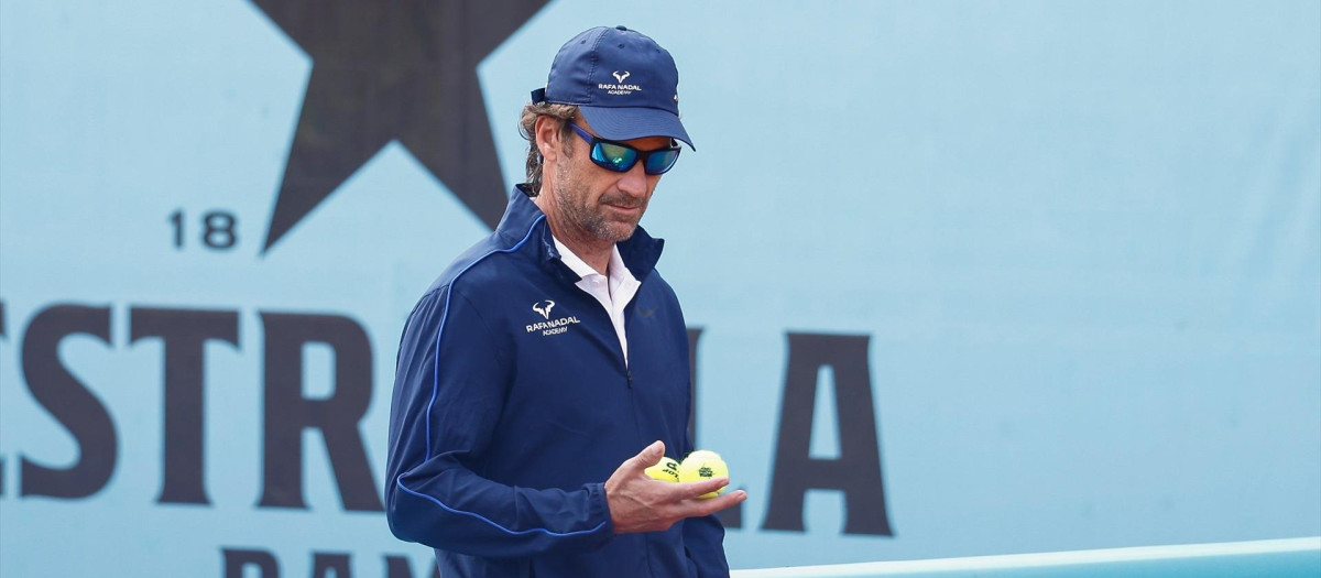 Carlos Moyá, en un entrenamiento de Nadal en el Mutua Madrid Open