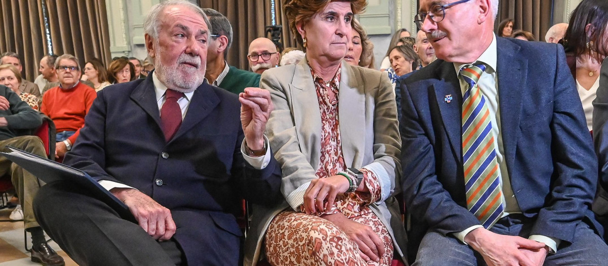 Mayor Oreja, María San Gil y Ortega Lara, este miércoles, en Burgos