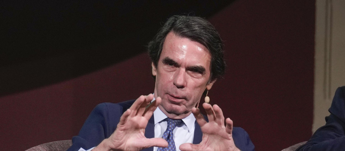 El expresidente español José María Aznar participa en la presentación del libro 'El polemista arriesgado'