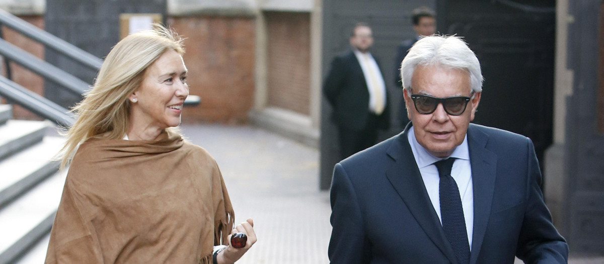 Felipe González y Mar García Vaquero.
