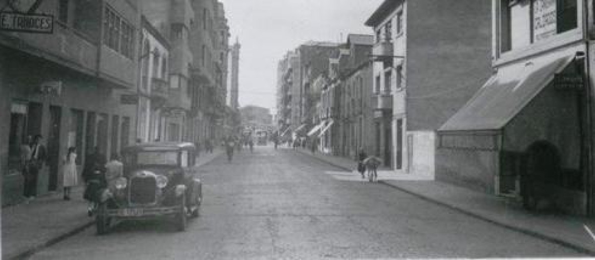 La avenida de la Puebla, en Ponferrada, durante la posguerra