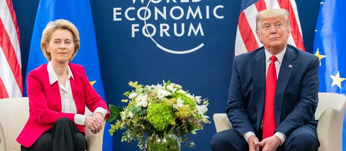ursula-von-der-layen-y-donald-trump-en-un-encuentro-en-suiza-en-2020