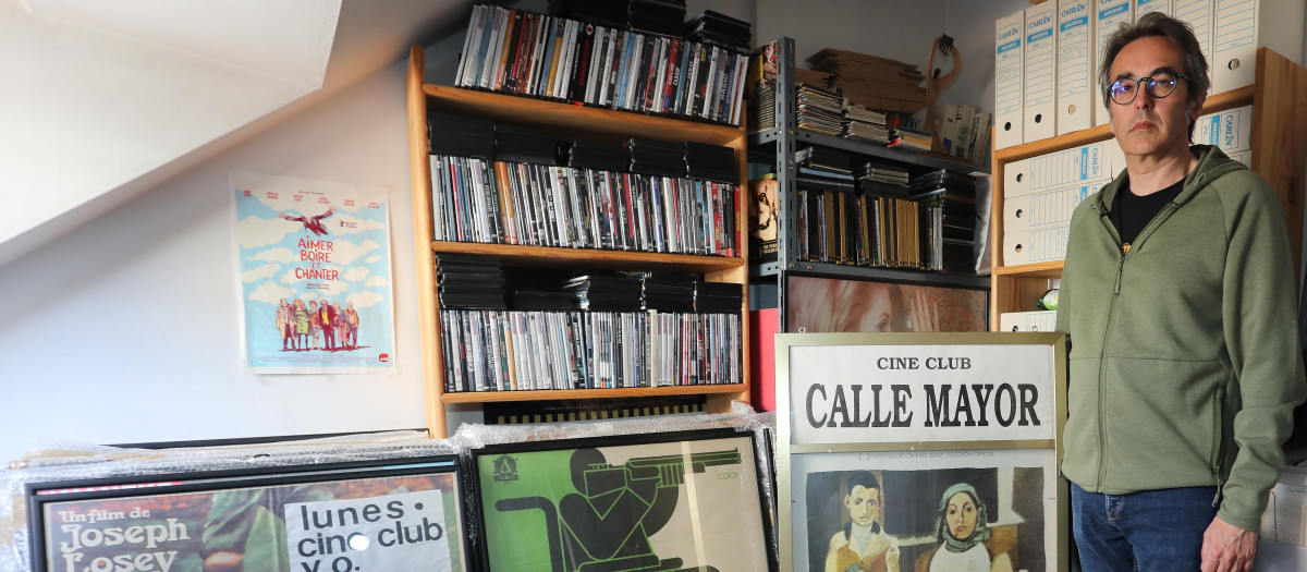 El presidente del Cine Club Calle Mayor, Roberto Martínez, en la sede de la asociación