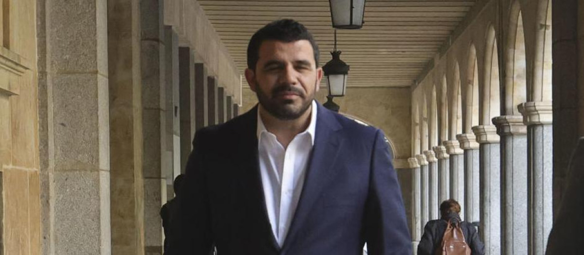 José María Fuentes, a la izquierda de la imagen