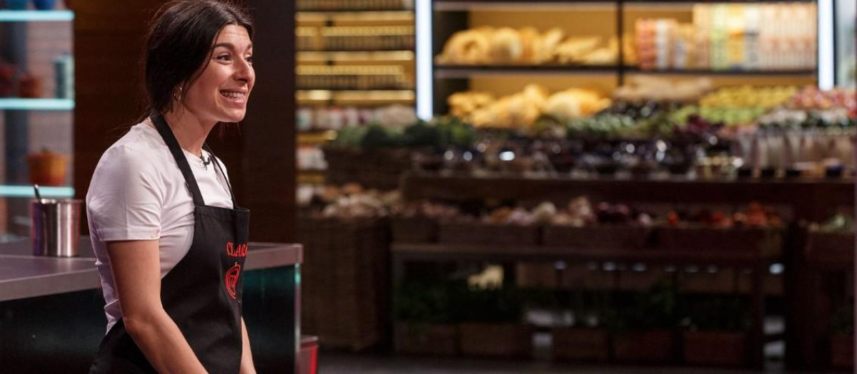 Clara, quien se incorporó al concurso en la tercera entrega, concluyó su paso por las cocinas tras cinco semanas de crecimiento, emociones y entrega