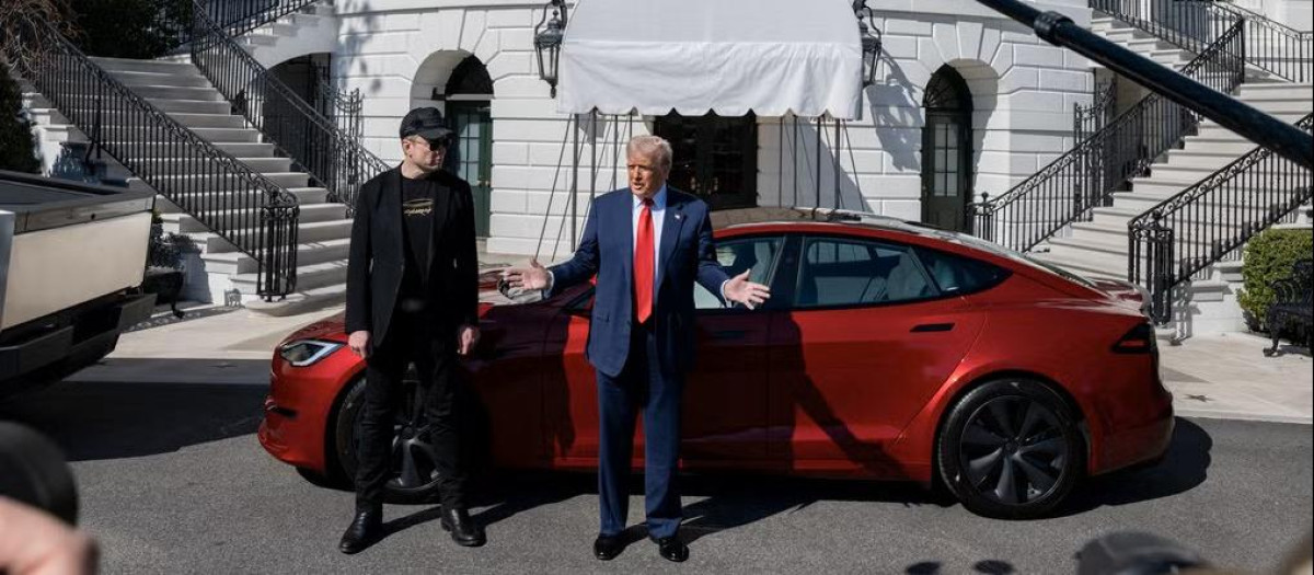 Eran otros tiempos, Trump y Musk hacían propaganda de Tesla en la Casa Blanca