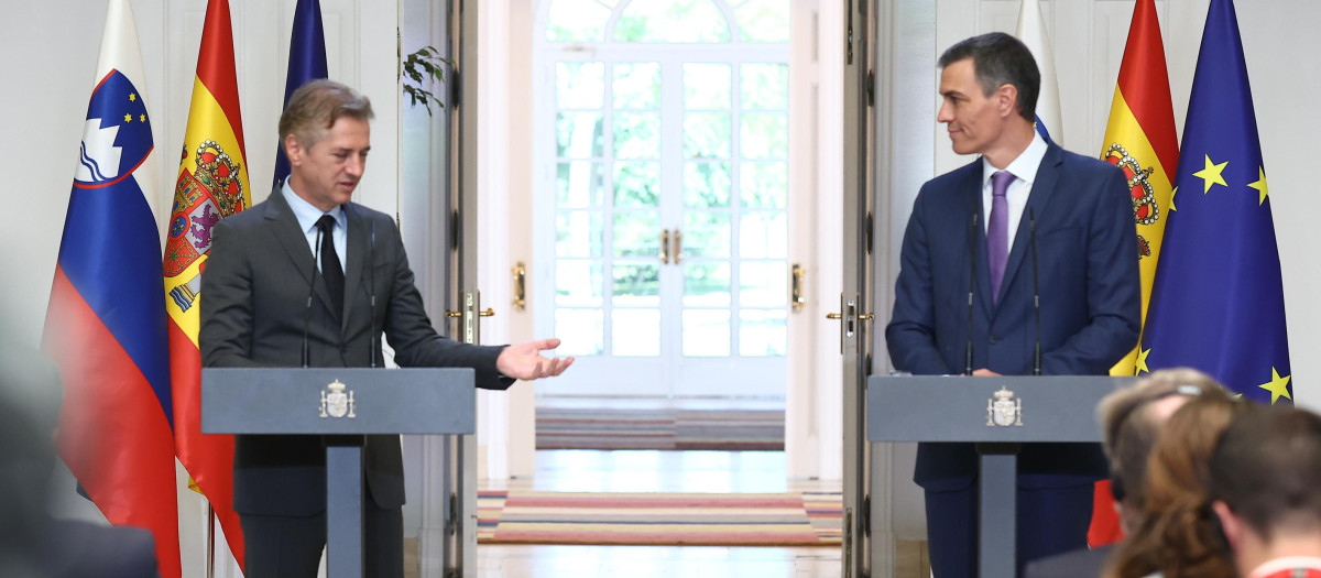 Pedro Sánchez junto al primer ministro de Eslovenia