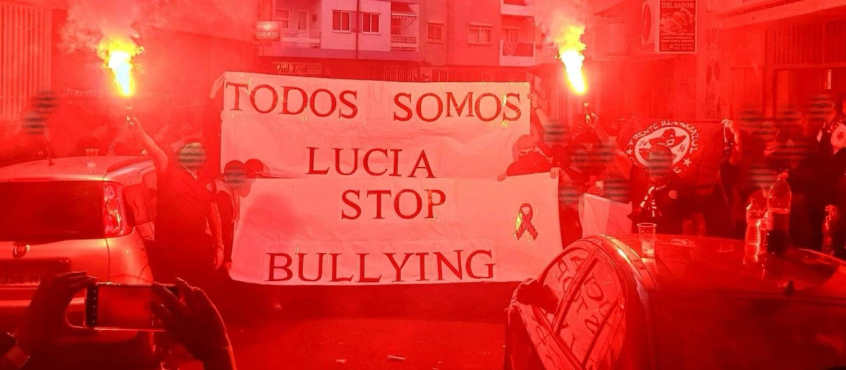 Protesta contra el bullying tras el suicidio de Lucía