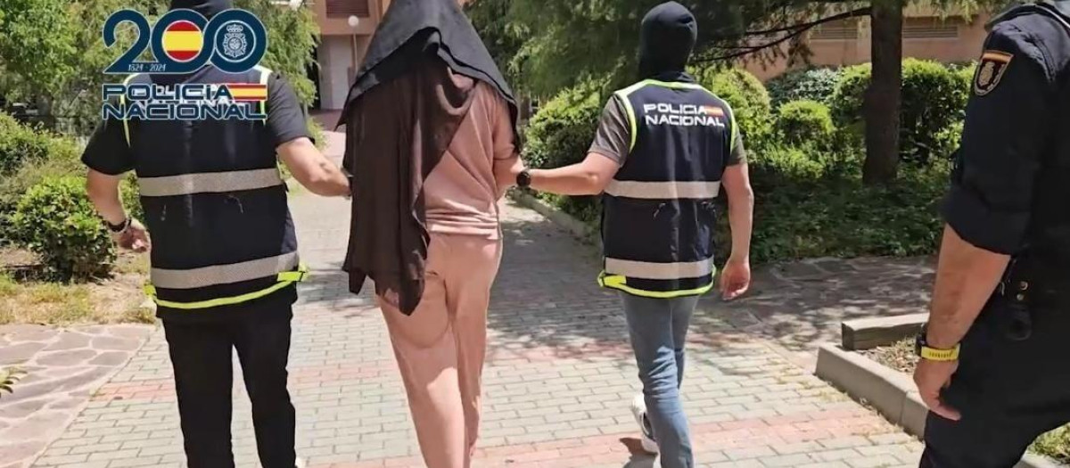 La Policía detiene a dos hermanas acusadas de crear una academia de la yihad desde Madrid