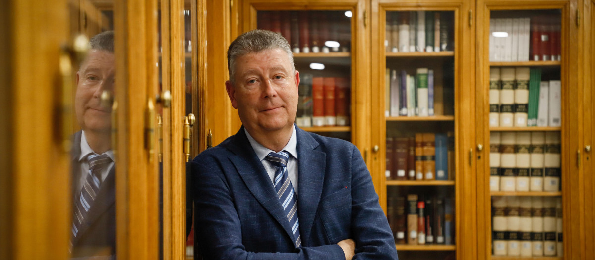 El Catedrático de Derecho Administrativo, José María Gimeno Feliú, durante su entrevista