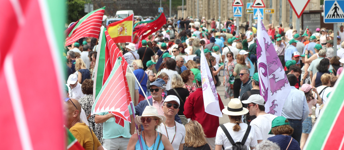 Manifestantes contra Renfe, este domingo, en Zamora