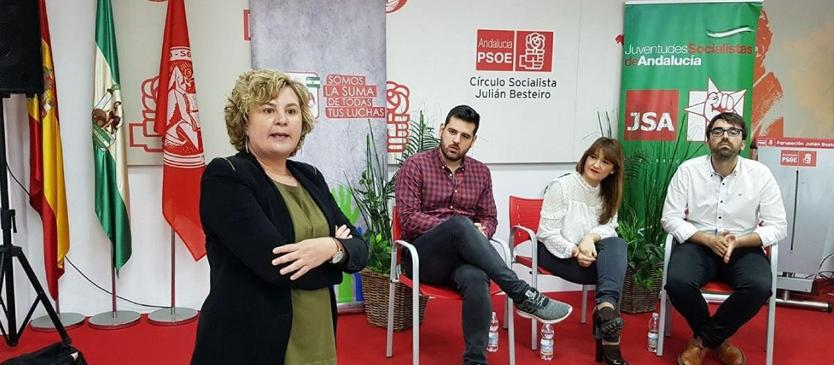 A la izquierda, la concejal socialista Natalia Buzón, en una imagen de archivo