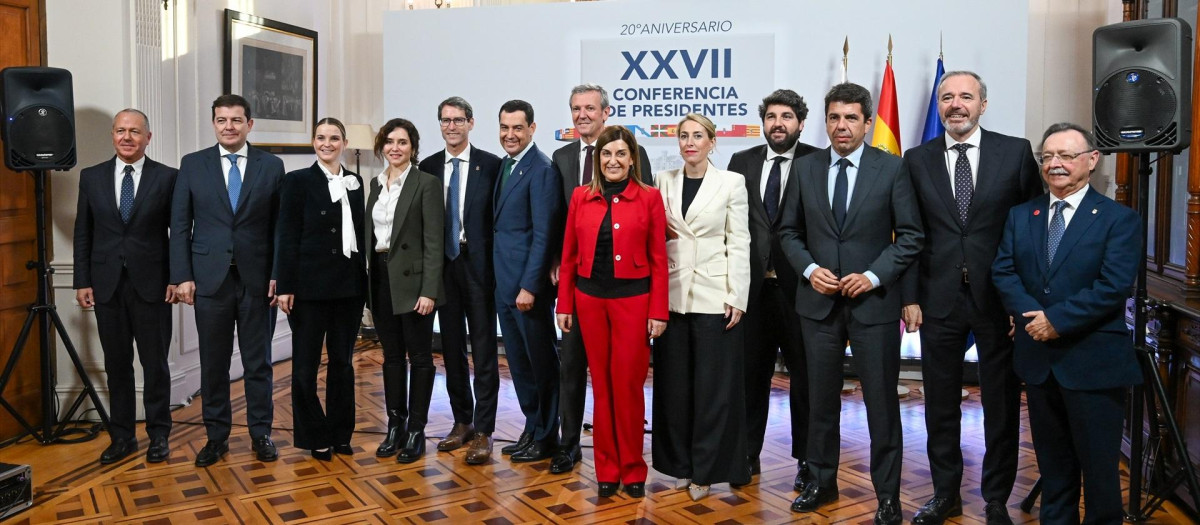 los presidentes de las Comunidades Autónomas gobernadas por el Partido Popular tras la XXVII Conferencia de Presidentes, en el Palacio de la Magdalena,