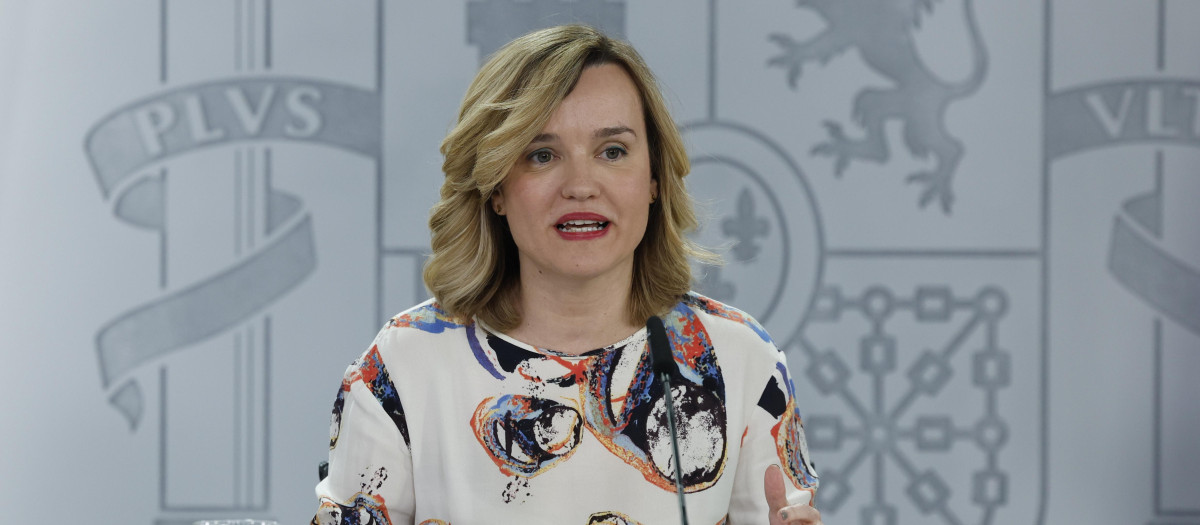 La portavoz del Gobierno, Pilar Alegría, durante la rueda de prensa en la Moncloa