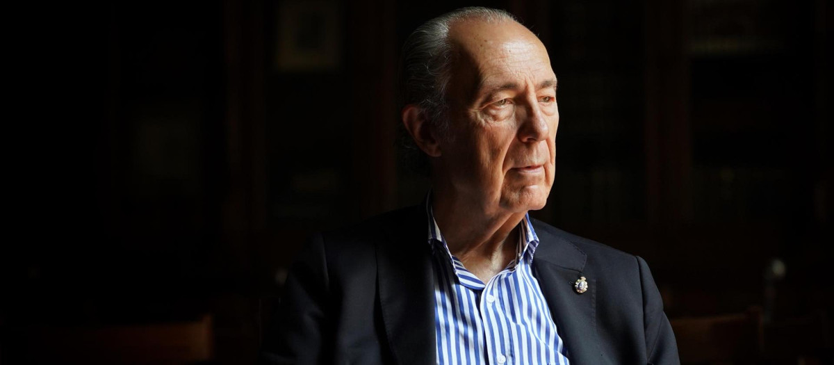 Luis Alberto de Cuenca en la Feria del Libro de Valladolid