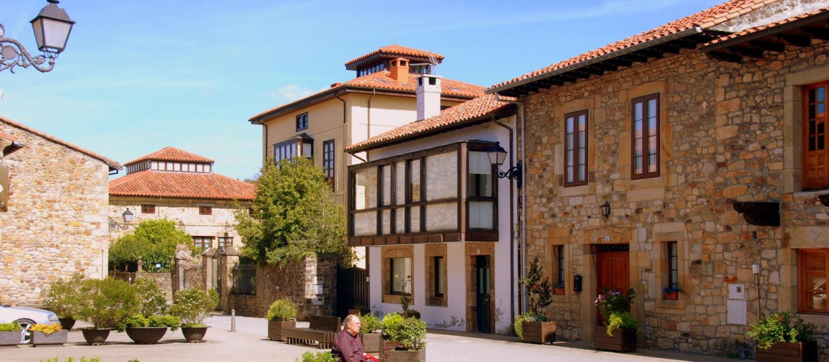 Casonas populares del centro de Liérganes.