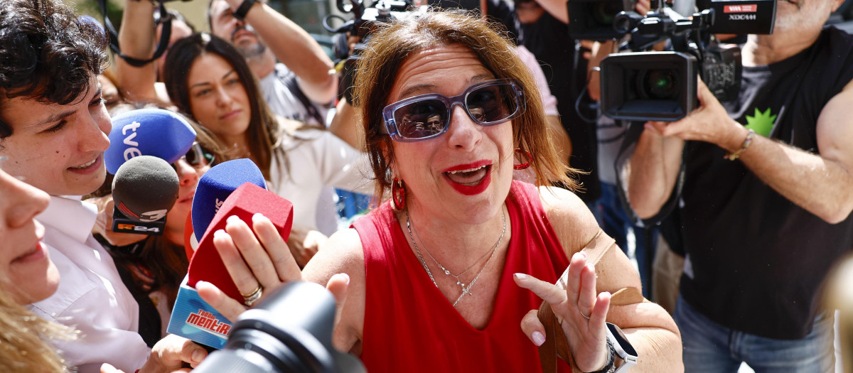 Leire Díez en su llegada a Ferraz
