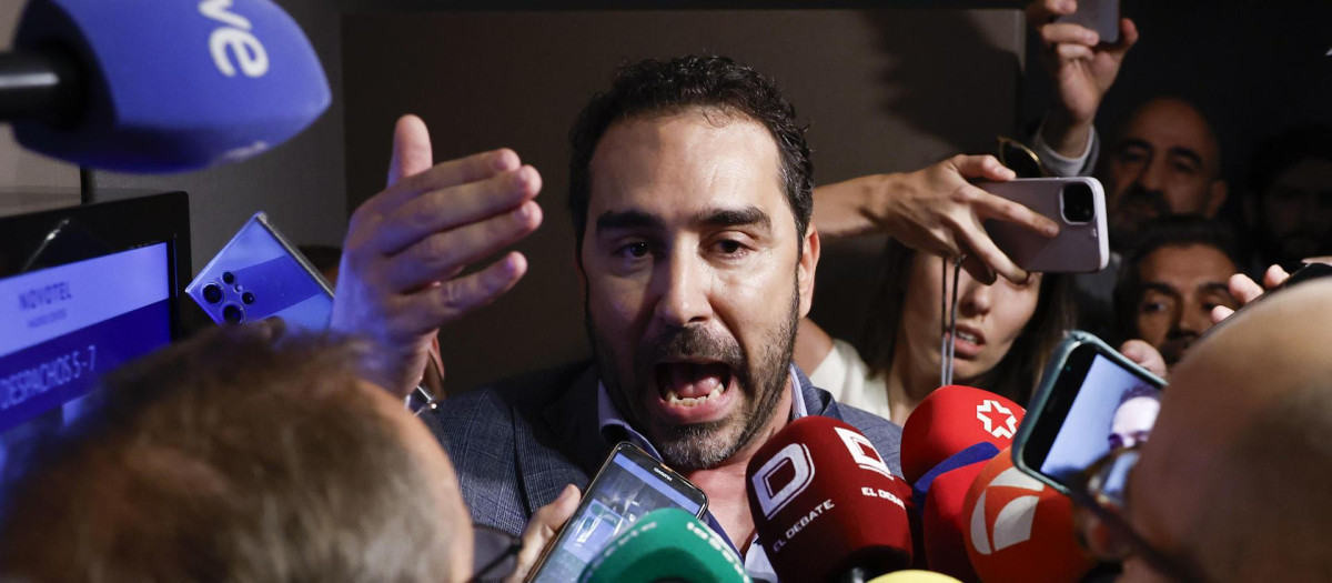 El empresario Víctor de Aldama (c), investigado en el caso Koldo