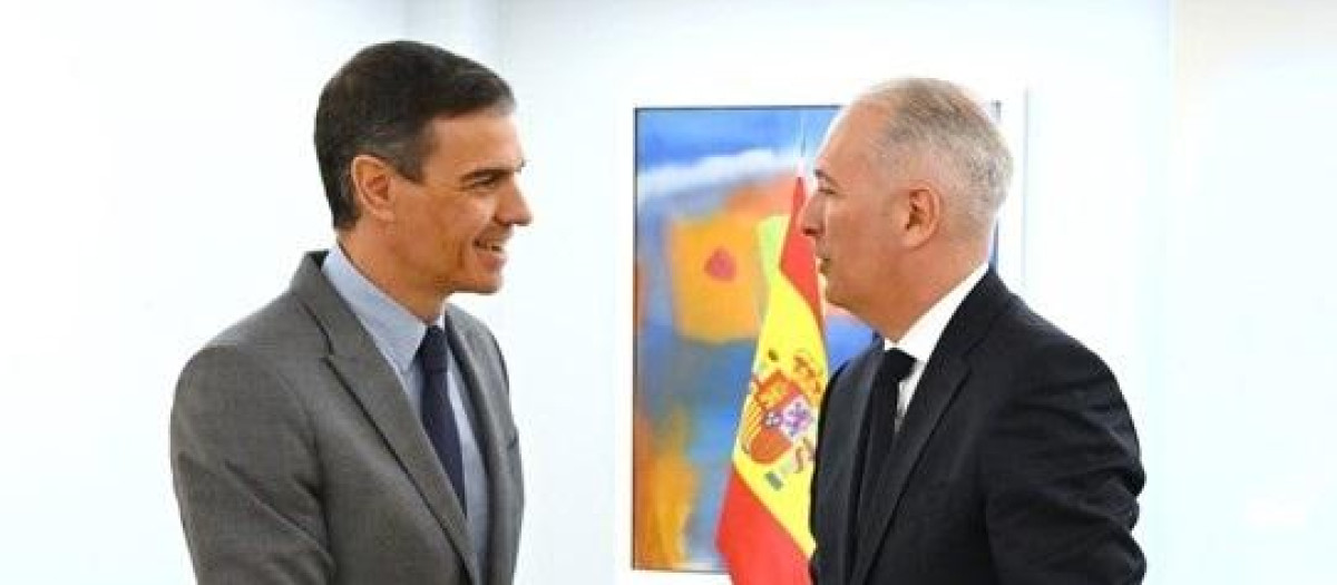 Pedro Sánchez, con el presidente interino de Seat y Cupra, Markus Haupt
REMITIDA / HANDOUT por MONCLOA
Fotografía remitida a medios de comunicación exclusivamente para ilustrar la noticia a la que hace referencia la imagen, y citando la procedencia de la imagen en la firma
04/6/2025