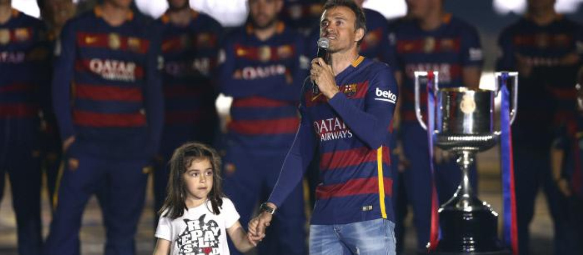Luis Enrique y su hija Xana, durante la celebración de un título con el FC Barcelona