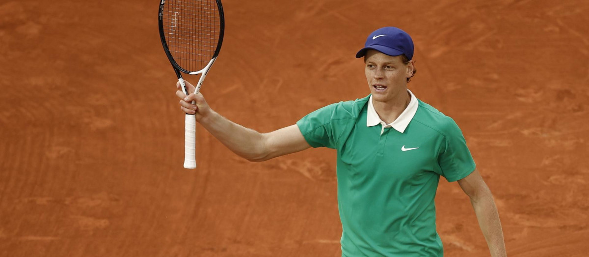 Un histórico Sinner pasa por encima de Bublik y se mete en semifinales de Roland Garros sin ceder ni un set
