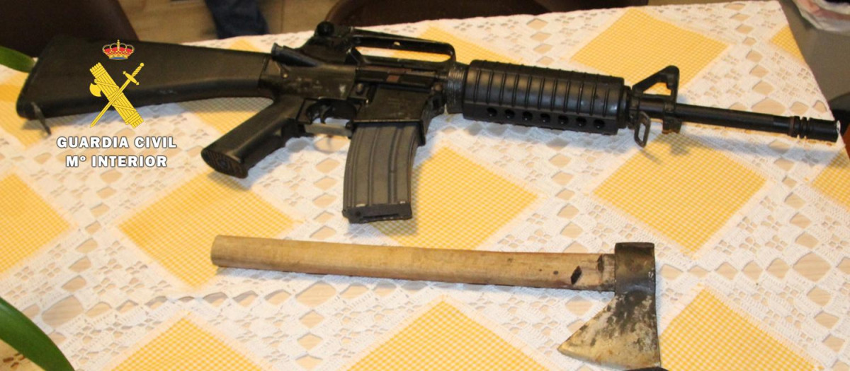 Armas incautadas en la operación contra el robo de botellas de vino en Burgos
REMITIDA / HANDOUT por GUARDIA CIVIL
Fotografía remitida a medios de comunicación exclusivamente para ilustrar la noticia a la que hace referencia la imagen, y citando la procedencia de la imagen en la firma
05/6/2025