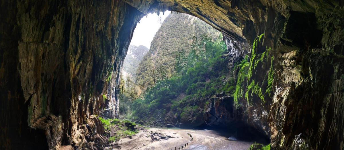 Entrada de la cueva Hang Son Doong, en Vietnam.