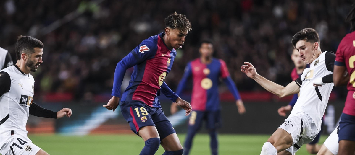 Imagen de una acción del último encuentro de liga entre el F.C. Barcelona y el Valencia C.F.