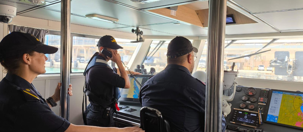 El patrullero de la Armada Isla de Pinto llega a Chafarinas para reforzar la vigilancia con el Ejército de Tierra