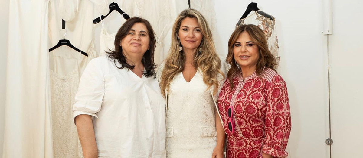 Helena Mareque en su taller en la calle Don Ramón de la Cruz, Madrid con Crisitna Serrano, la novia de Luis Astolfi y Natalia de Tacha beauty