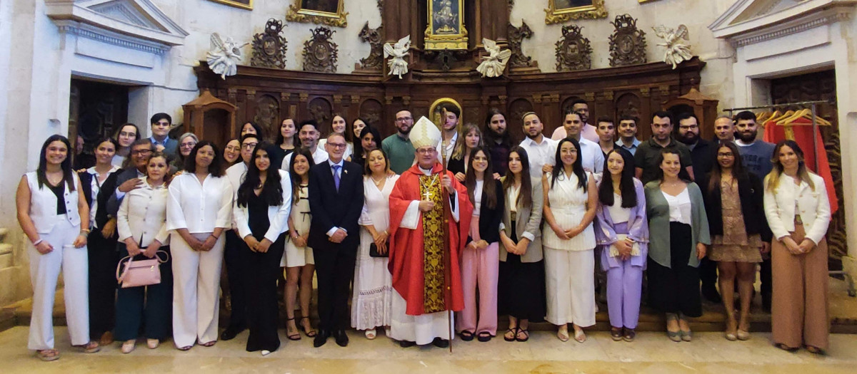 Los 37 adultos que recibieron la confirmación el pasado sábado