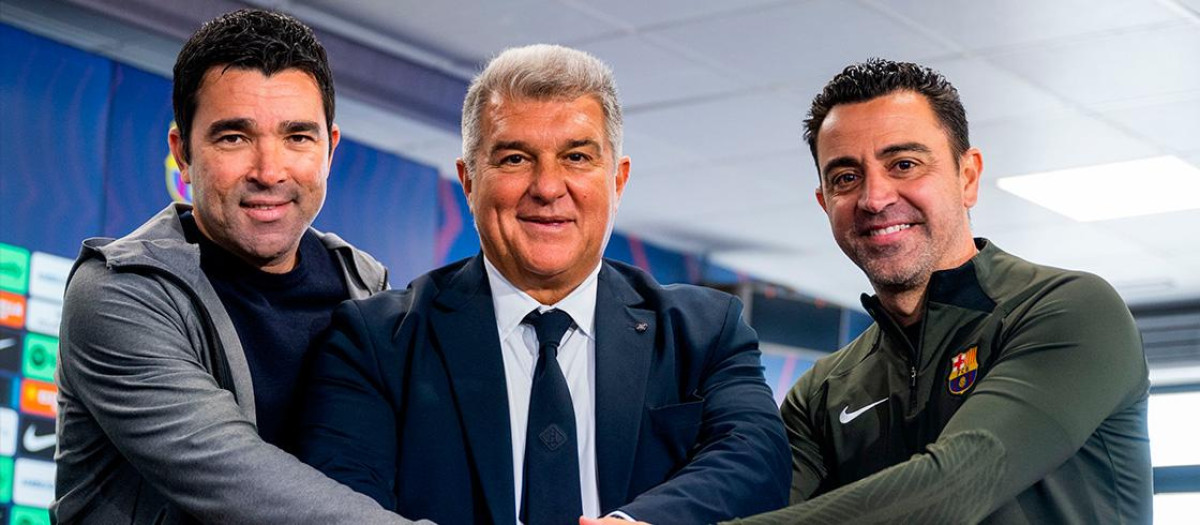Deco, Laporta y Xavi en un acto del F.C Barcelona