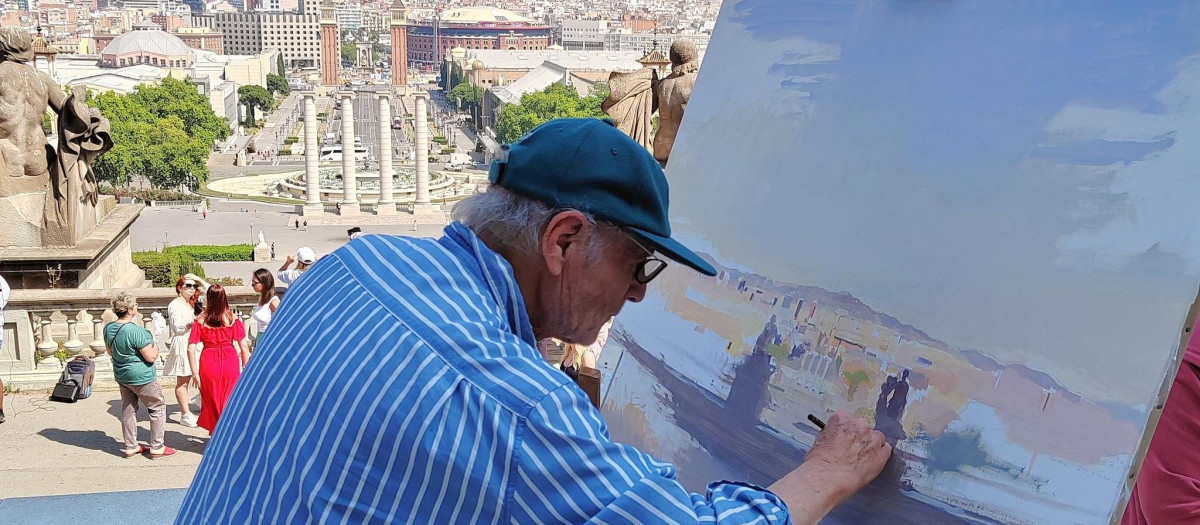 Antonio López pintando la panorámica de Barcelona