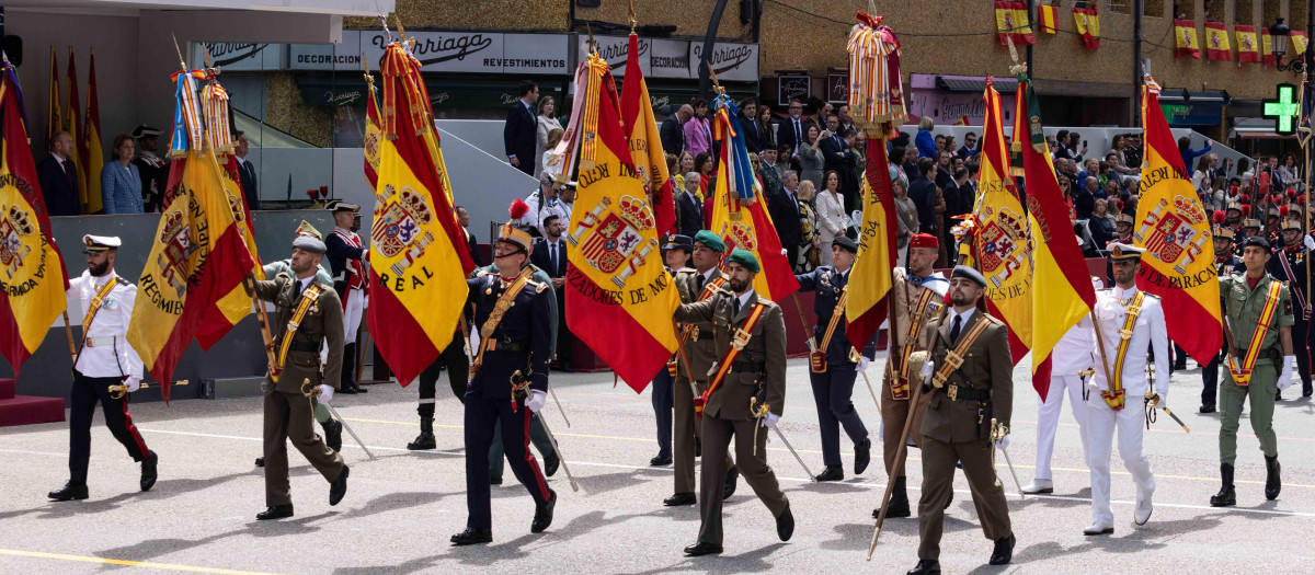 Desfile militar con motivo del día de las fuerzas armadas de 2024, en Oviedo