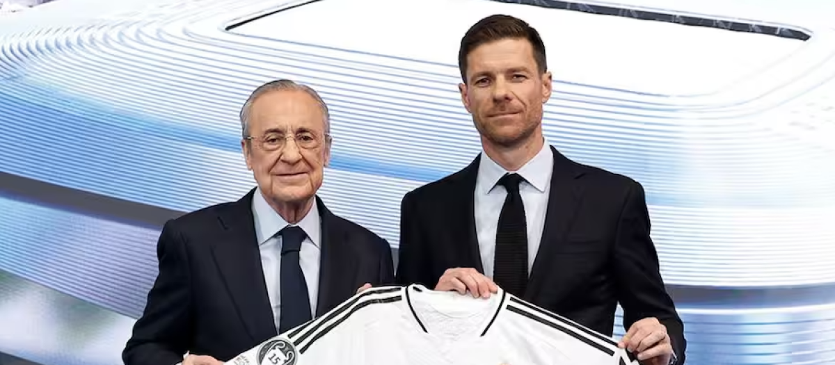 Florentino Pérez y Xabi Alonso durante la presentación del técnico de Tolosa