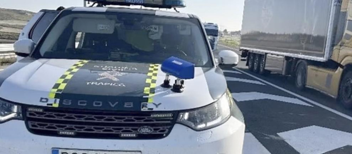 Imagen de los nuevos dispositivos que la DGT usa ya en carretera