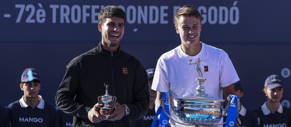Holger Rune y Carlos Alcaraz en la final del Conde de Godó