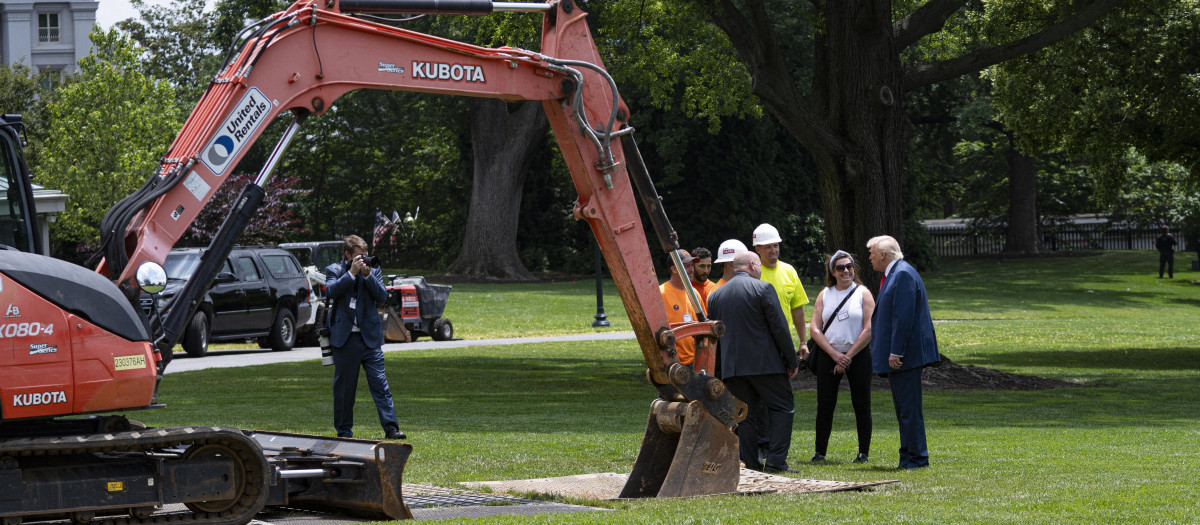 El presidente Donald Trump supervisa las obras ordenadas en la Casa Blanca