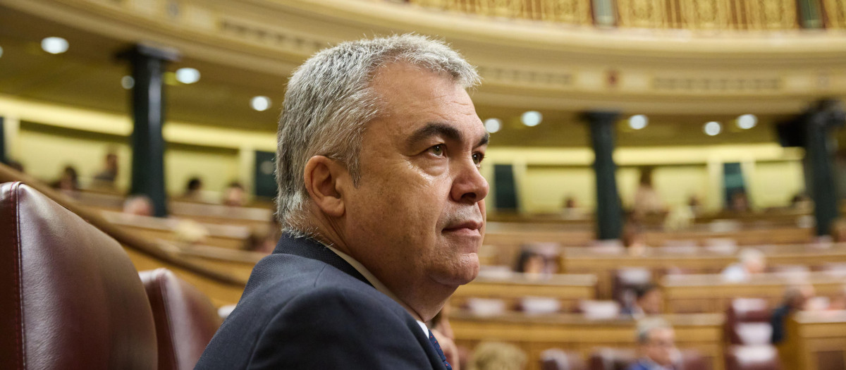 El secretario de Organización del PSOE, Santos Cerdán, durante una sesión plenaria en el Congreso de los Diputados