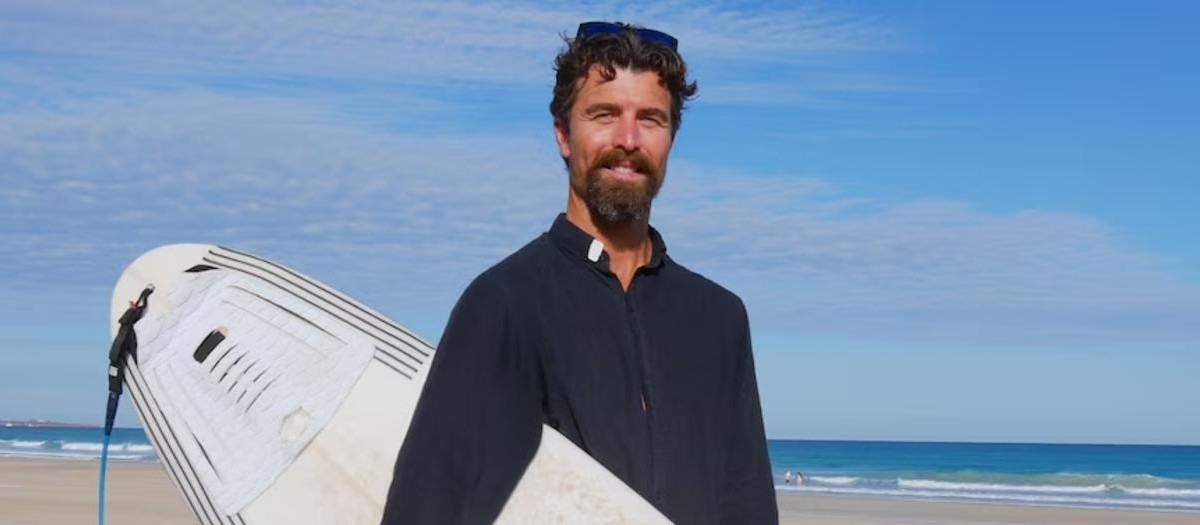 el cura surfista