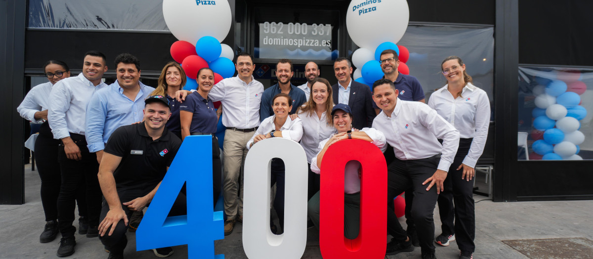 Imagen de la apertura de la tienda 400 de Domino's Pizza en España