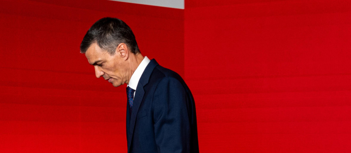 Pedro Sánchez, cabizbajo tras su comparecencia